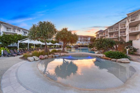 Salt Beachside Resort - Private Apartments by Holiday Management Company